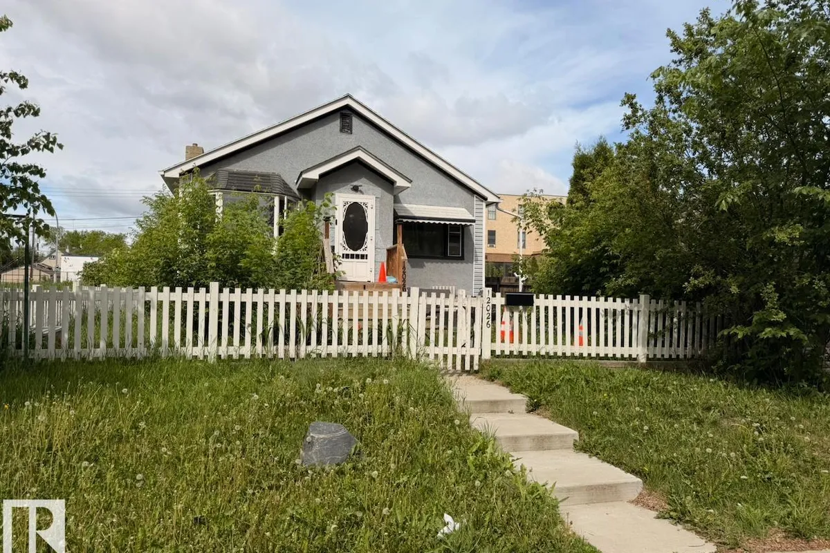 12026 77 ST NW exterior