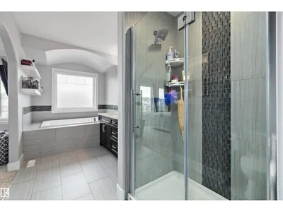 7656 182 AV NW photo 36