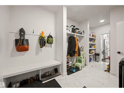 2742 COLLINS CR SW photo 17