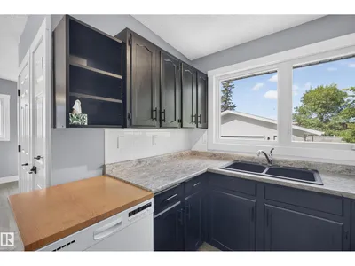 25 MILBURN CR photo 36