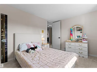 11118 23A AV NW photo 40