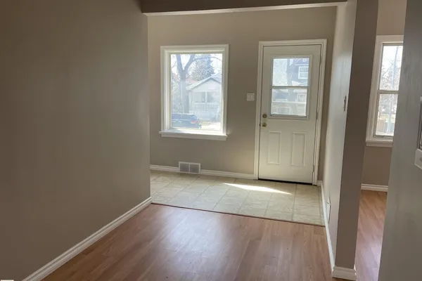 11161 96 ST NW photo 2