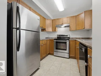 10473 24 AV NW photo 13