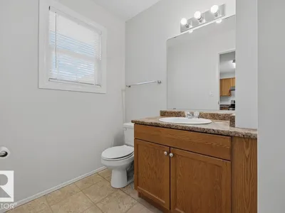 10473 24 AV NW photo 15