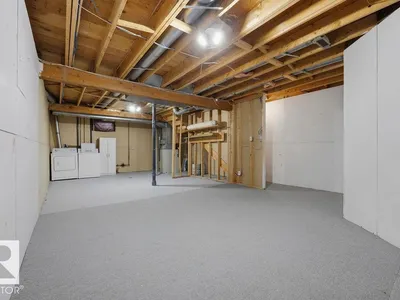 10473 24 AV NW photo 29