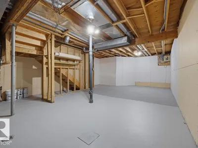 10473 24 AV NW photo 30
