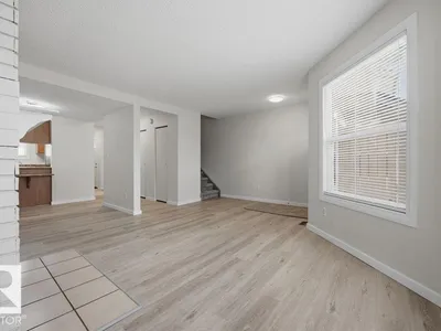 10473 24 AV NW photo 6