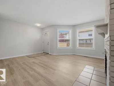 10473 24 AV NW photo 7