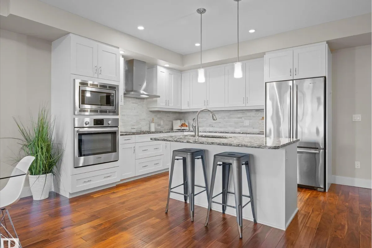 #416 200 BELLEROSE DR exterior