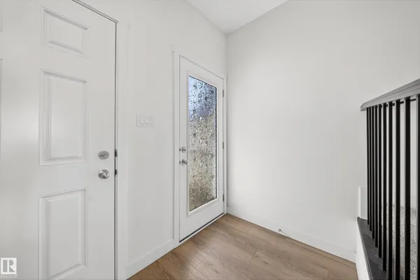 1684 12 ST NW photo 3