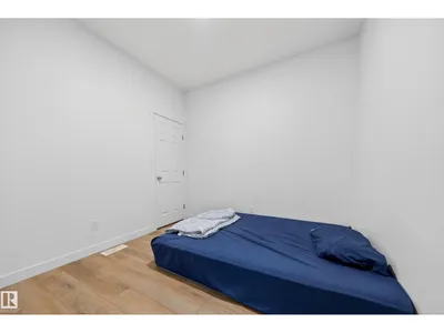 1684 12 ST NW photo 5