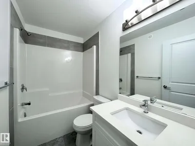 19728 29 AV NW photo 12
