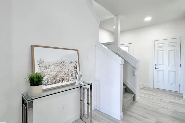 19728 29 AV NW photo 3
