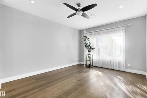 9945 78 ST NW photo 3