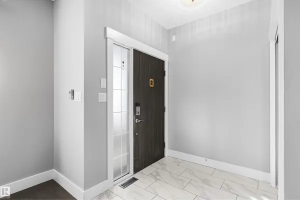 9945 78 ST NW photo 2