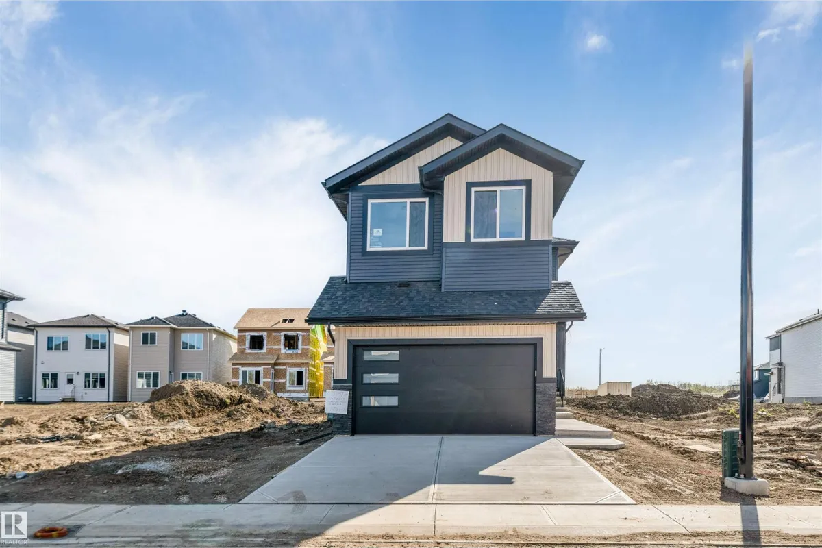4707 17 AV SW SW exterior