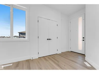 4707 17 AV SW SW photo 12