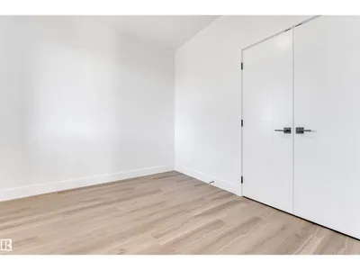 4707 17 AV SW SW photo 19