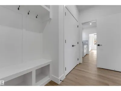 4707 17 AV SW SW photo 22