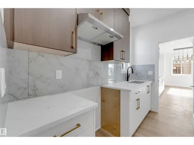 4707 17 AV SW SW photo 23