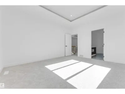 4707 17 AV SW SW photo 31