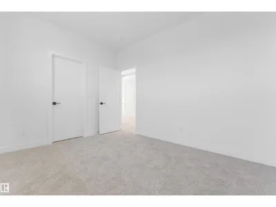 4707 17 AV SW SW photo 32