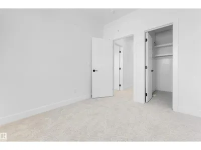 4707 17 AV SW SW photo 34