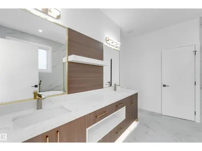 4707 17 AV SW SW photo 41