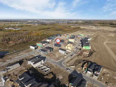 4707 17 AV SW SW photo 8