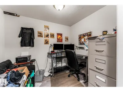 8721 99 AV photo 31
