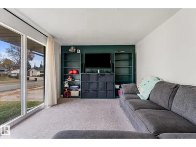 8721 99 AV photo 8