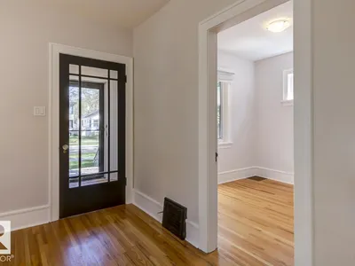 10949 88 AV NW photo 9