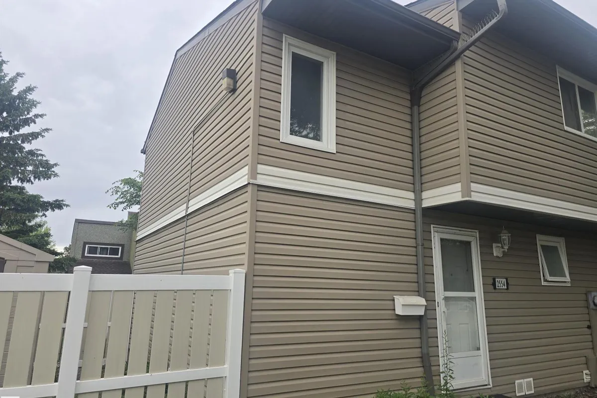2554 79 ST NW exterior