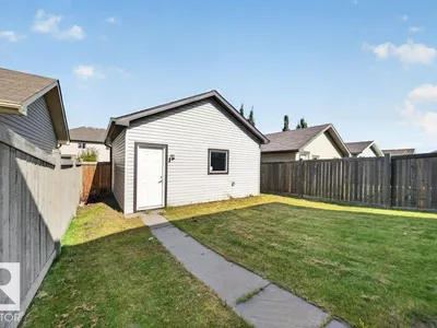 2926 21A AV NW photo 36