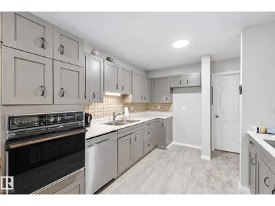 14812 43 AV NW photo 10