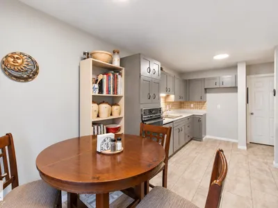 14812 43 AV NW photo 12