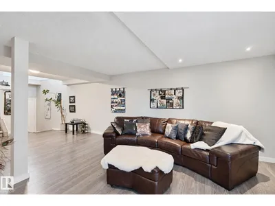 14812 43 AV NW photo 7