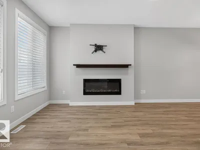33 SIENNA BV photo 5
