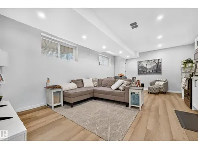 9320 71 AV NW NW photo 41
