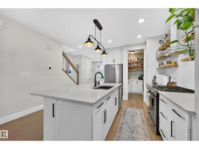 9320 71 AV NW NW photo 10