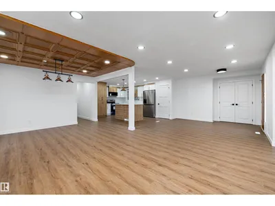 11 AUSTIN CR photo 10