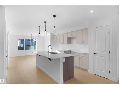 590 Ashgrove CI photo 6