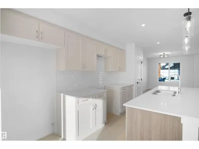 590 Ashgrove CI photo 9