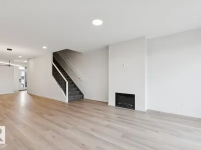 3019 5 AV SW photo 5