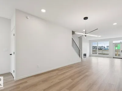 3019 5 AV SW photo 4