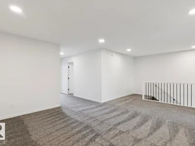3019 5 AV SW photo 16