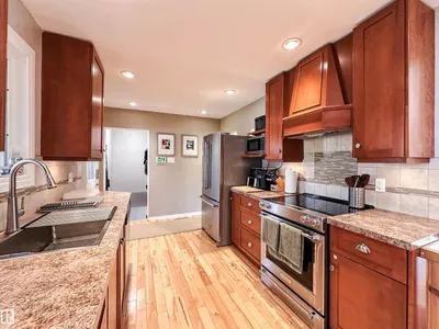 15256 86 AV NW photo 22