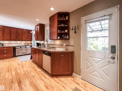 15256 86 AV NW photo 27