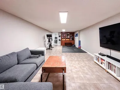 15256 86 AV NW photo 46