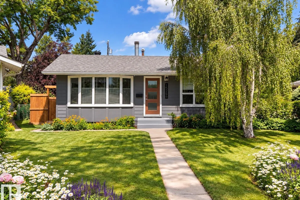 15256 86 AV NW exterior